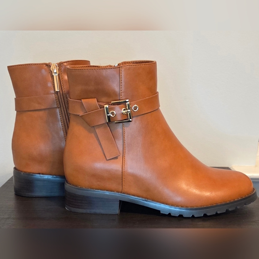 Crown & Ivy Cognac Ankle Boots Size 8 NWOT Buckle Strap Side Zip Lug Sole